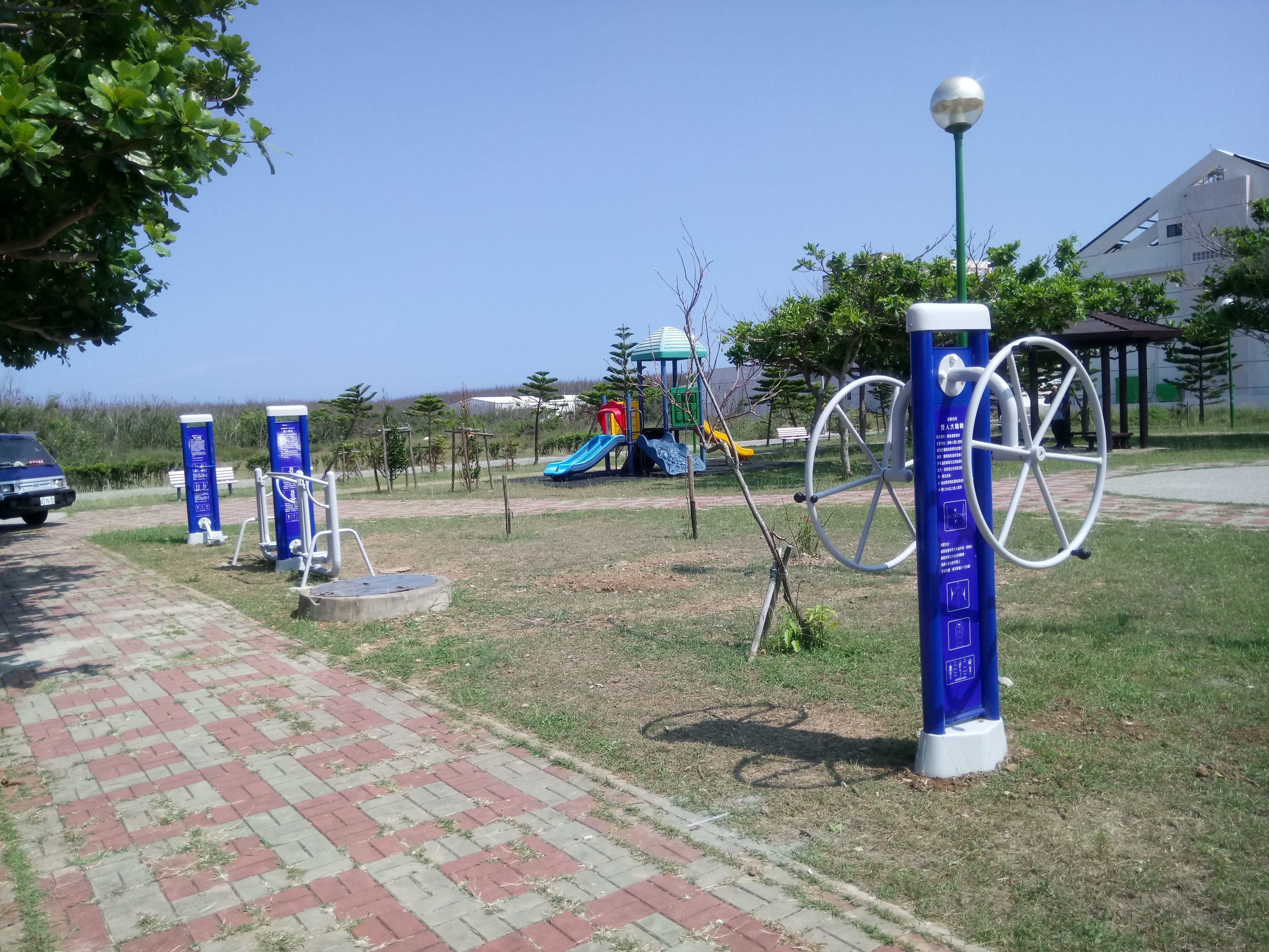 鎖港兒二公園健身器材新設三座