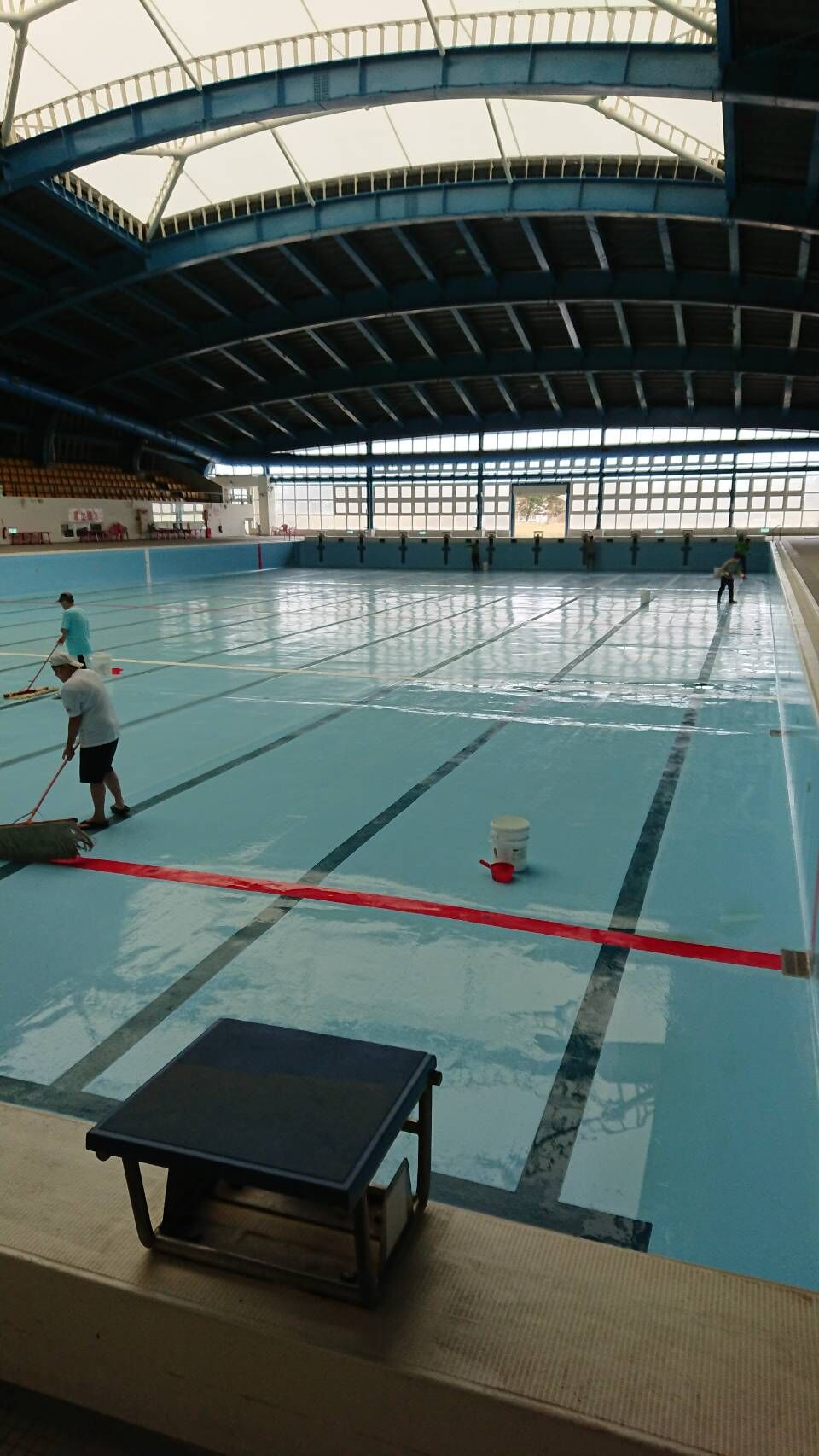 游泳池底整修
